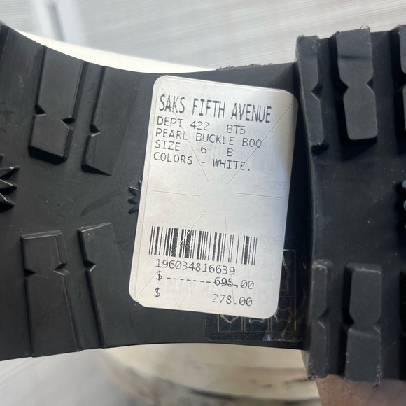 Stuart Weitzman Pearl Buckle White Boots Size 6 New with Tags - Picture 10 of 11